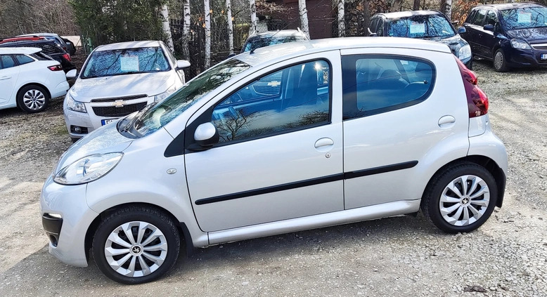 Peugeot 107 cena 18950 przebieg: 167000, rok produkcji 2014 z Trzebiatów małe 407
